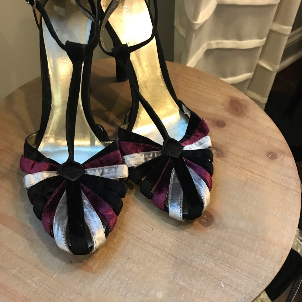 Nine West Velvet Tri color pump in black gray and maroon